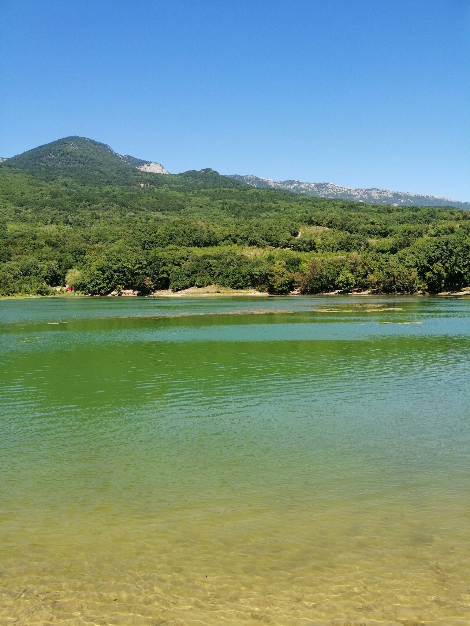 Зеленогорье в Крыму озеро