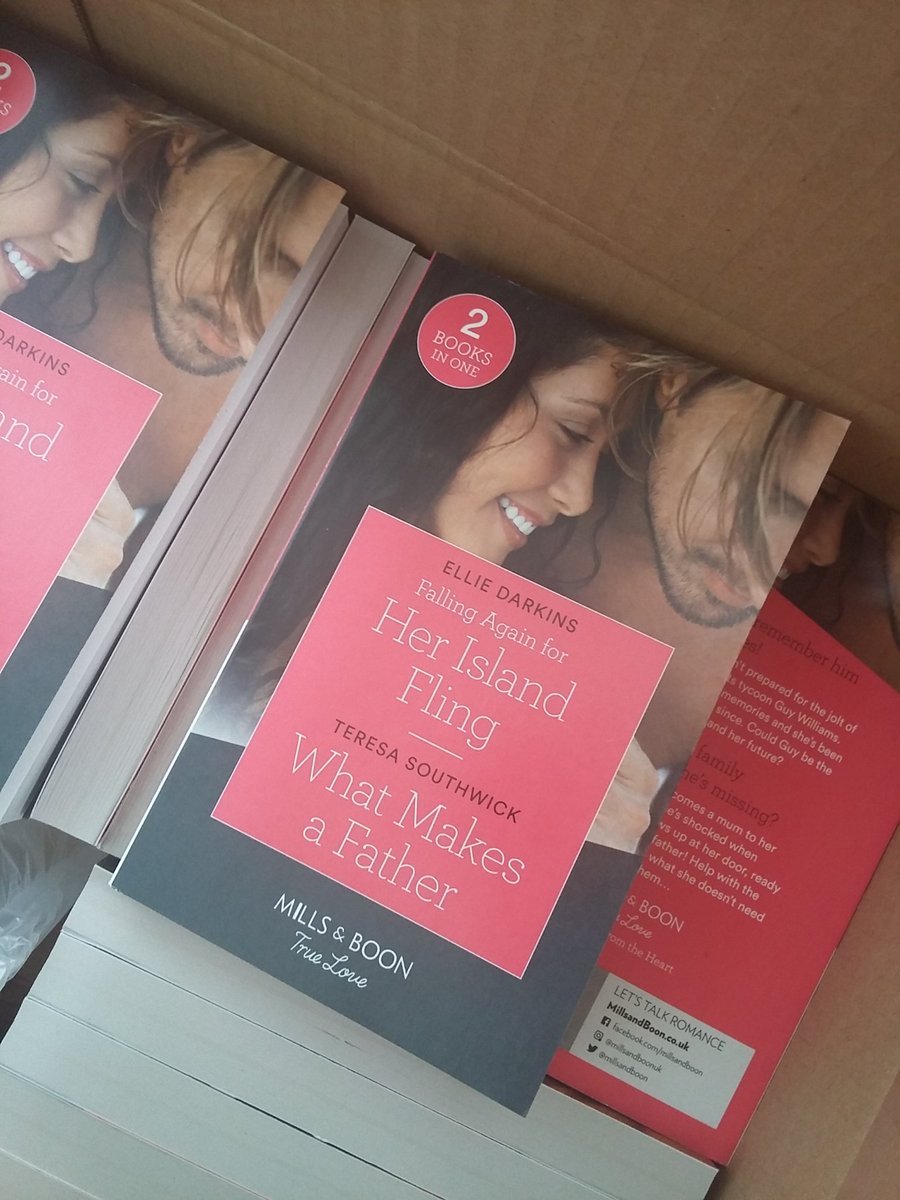EllieDarkins's tweet photo. I have review copies of Falling Again for her Island Fling ready to go 🏝️ I would love to send to as many of you lovely bookish people as possible so drop me a line if you want to get your hands on one! #amreading #tuesnews @RNAtweets #bookreviewer https://t.co/aGos1ekFMg
