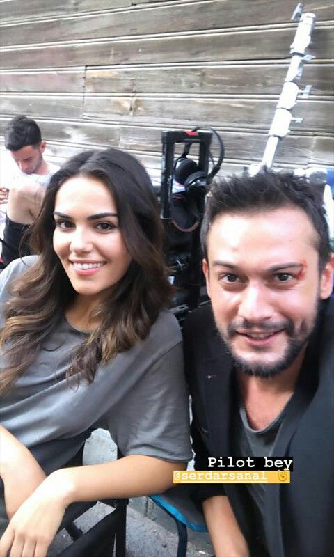 Daraoelho's tweet photo. #SevPil #kimsebilmez #ozgukaya #burakserdar Eu shippo 😏 https://t.co/EZjfGwtis9