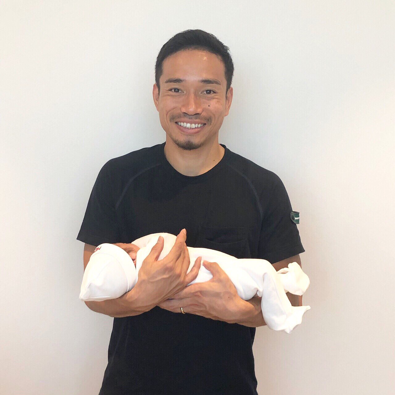 Yuto Nagatomo 長友佑都 第2子が誕生しました 母子ともに元気です 異国の地で頑張ってくれた妻とサポートしてくださった皆さんに心から感謝します 女性は偉大すぎる 自分自身 夫として 父親としてより一層責任を持って頑張っていきます