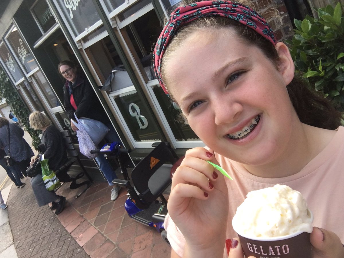 AnnaMay76's tweet photo. @Joulesclothing thanks for the complimentary ice creams! 🍦🍦#joulemakingmemories @ByfordsofHolt https://t.co/iWh89xoNBs
