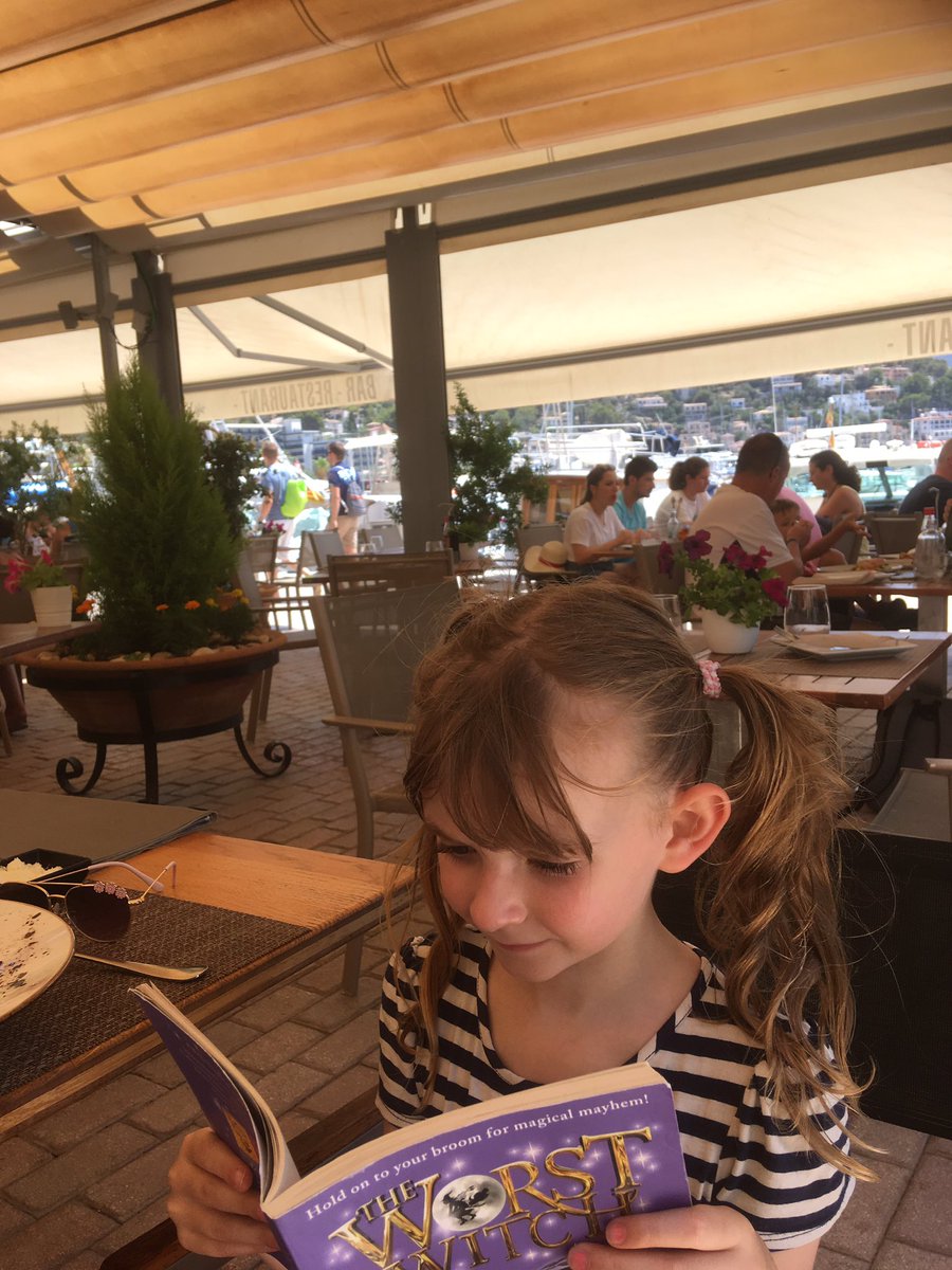 Mmw189's tweet photo. @HollyfieldPri Reading a bit of my holiday book whilst waiting for my pudding #igotcaughtreading #hollyfieldholidayreading #holidayfun #Alicewilliams #hollyfieldprimary https://t.co/8yXoa6csf7