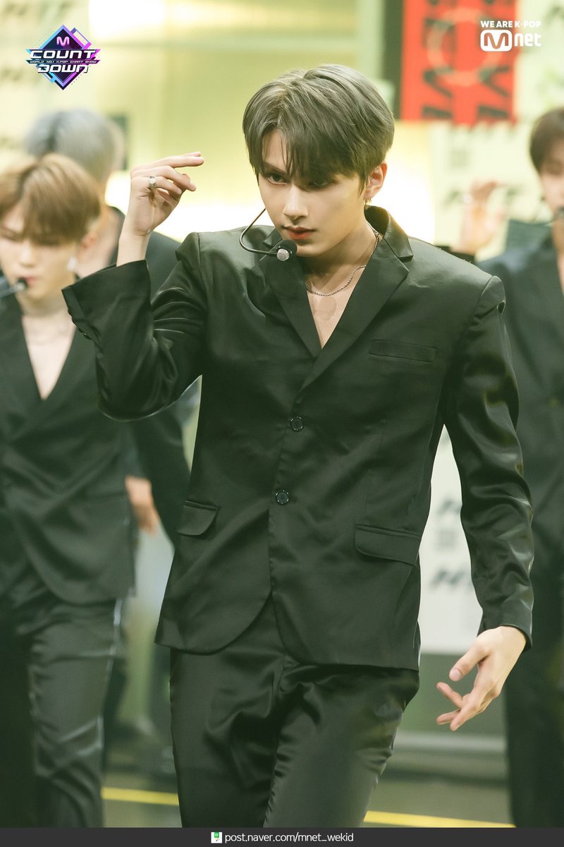 crt_poyopoyo17's tweet photo. M COUNTDOWN ♪
#SEVENTEEN #세븐틴 #セブチ
#문준휘 #준 #준휘 #JUN #文俊辉 #ジュン #SEVENTEEN_HIT #HIT
#Online_Offline_세븐틴으로_도배해
#HIT_DAY https://t.co/QSTSqFOwtN