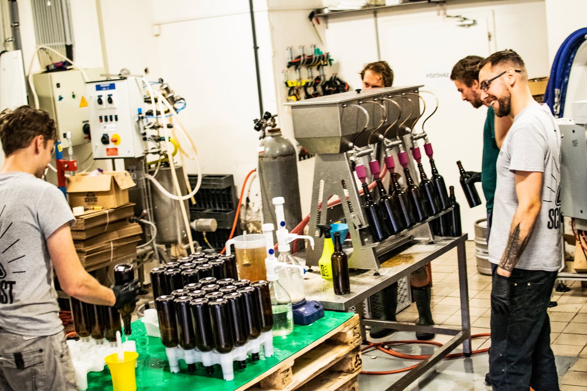 madscientisthun's tweet photo. 0,75l Barrel Project bottling the oldschool way while Moscow Death Brigade is blasting through the speakers. Kids are heavy these days... Just like these beers! #followthescientist #madscientist #barrelproject #babeers #barrelaged https://t.co/qzEAOn69WZ