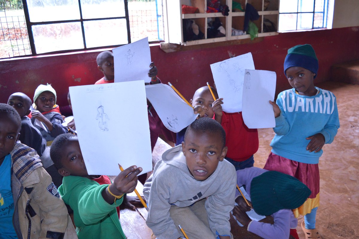 DignifiedChild's tweet photo. Our little ones having an drawing and creative session exploring their imagination through the drawings .There may just be the next Picasso amongst this young ones๐. #nurturingtalents
#DCIcamp2019 #campinnovate2019 #makecreateinnovate #creativity
@muthonifibz @coachngolobe https://t.co/SMLdGlXnGO