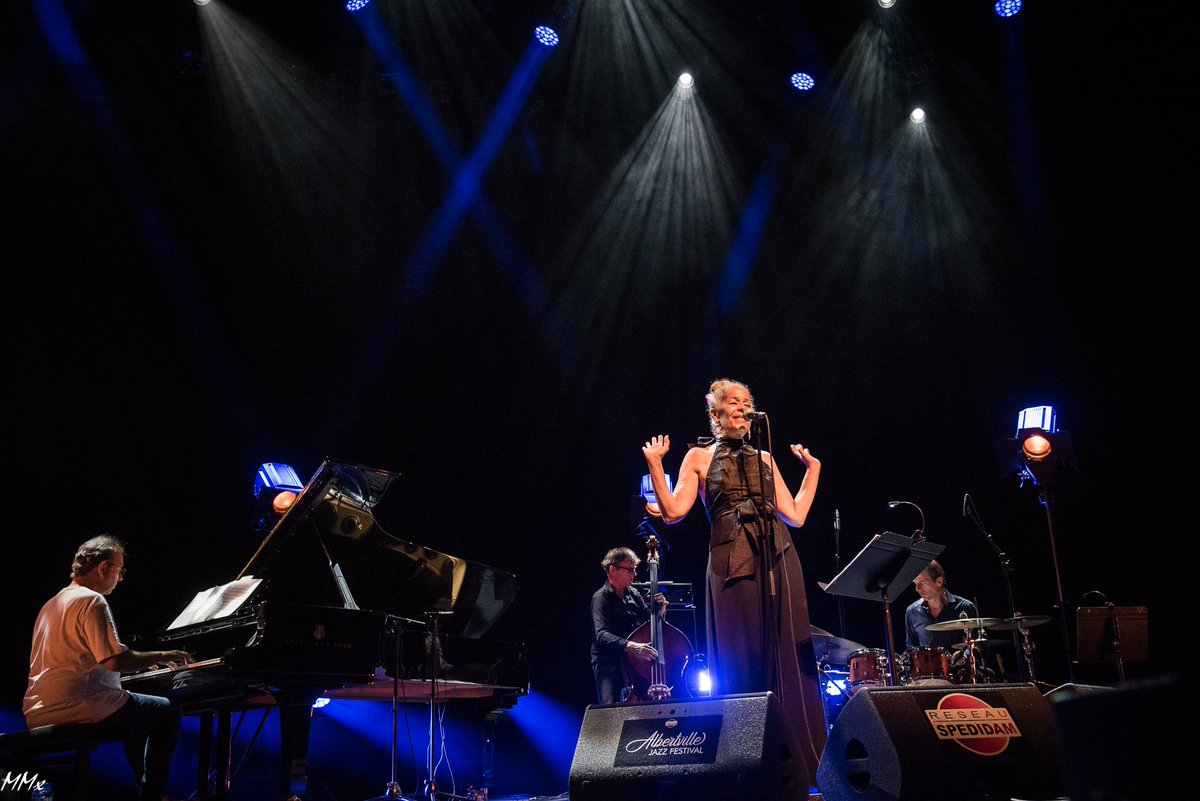 📸 SOUVENIR 📸

L'énergie et le timbre profond et soulful de <a href="/themollyjohnson/">Molly Johnson</a> a conquis le public du Dôme Théâtre 🎤

© Michel Mermoux