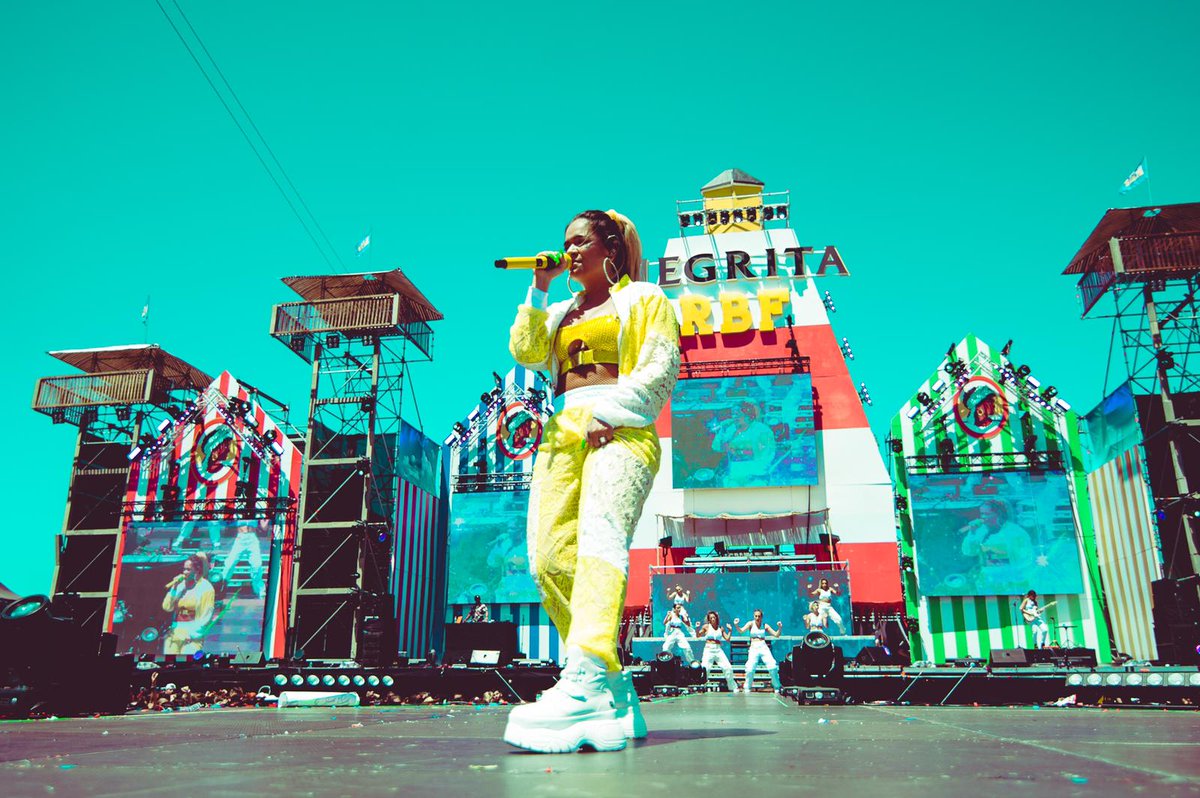 Así fue el espectacular show de @KarolGmusic en el <a href="/ReggaetonBeach/">REGGAETON BEACH FESTIVAL</a> #Barcelona ¡ENHORABUENA! 😘❤

Fotos by / <a href="/ziatoutman/">ziat outman</a>