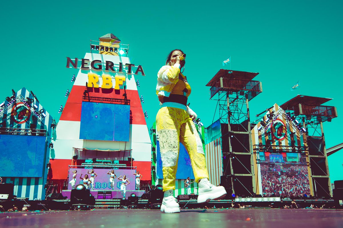 08sesion's tweet photo. Así fue el espectacular show de @KarolGmusic en el @ReggaetonBeach #Barcelona ¡ENHORABUENA! 😘❤

Fotos by / @ziatoutman https://t.co/NJzWuU5JIs