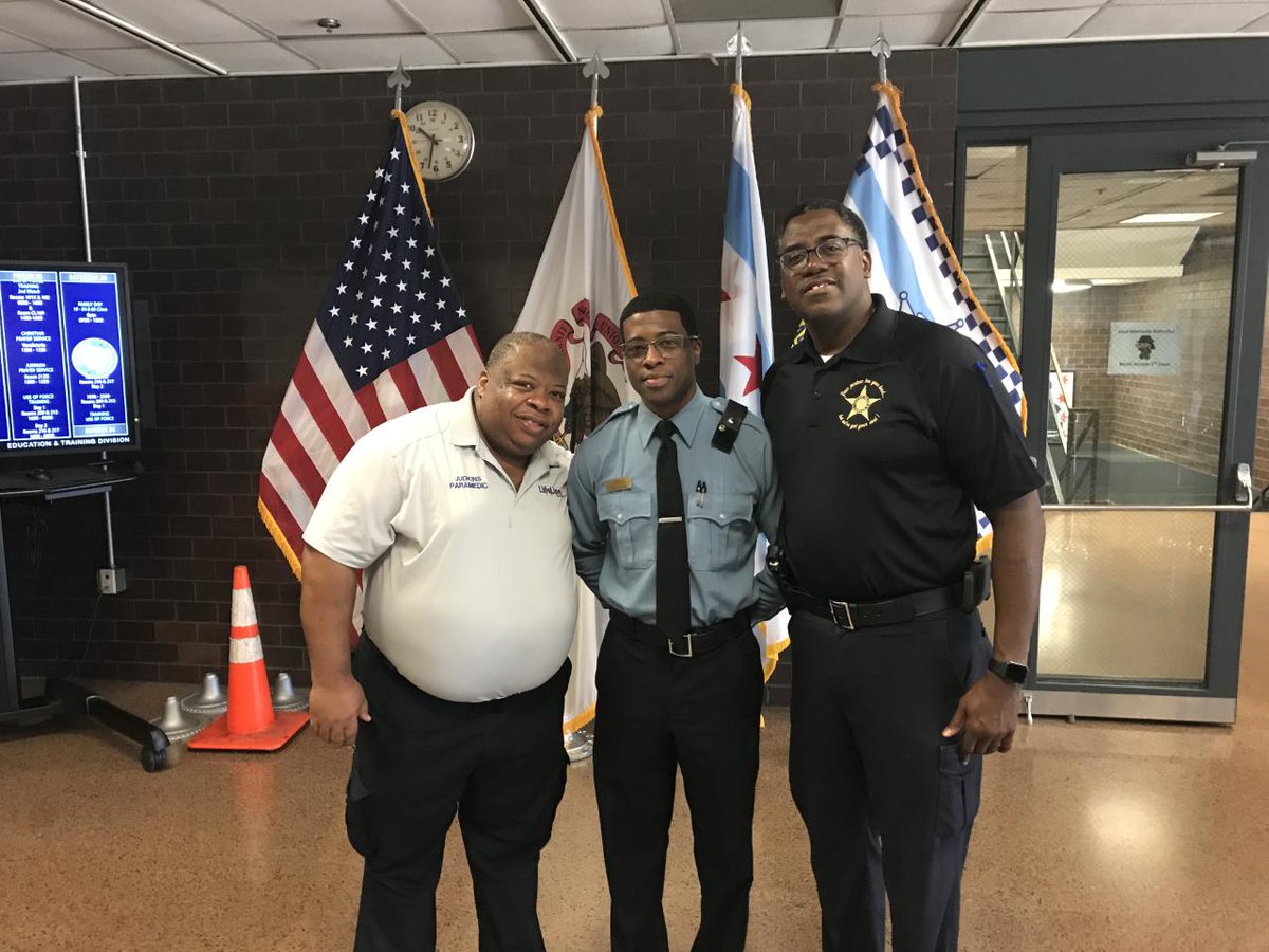 CPDETD's tweet photo. Chicago Police recruits enjoy Family Day at the Education and Training Division! #cpdetd #trainingdays #familymatters https://t.co/fwmpKPKN3t
