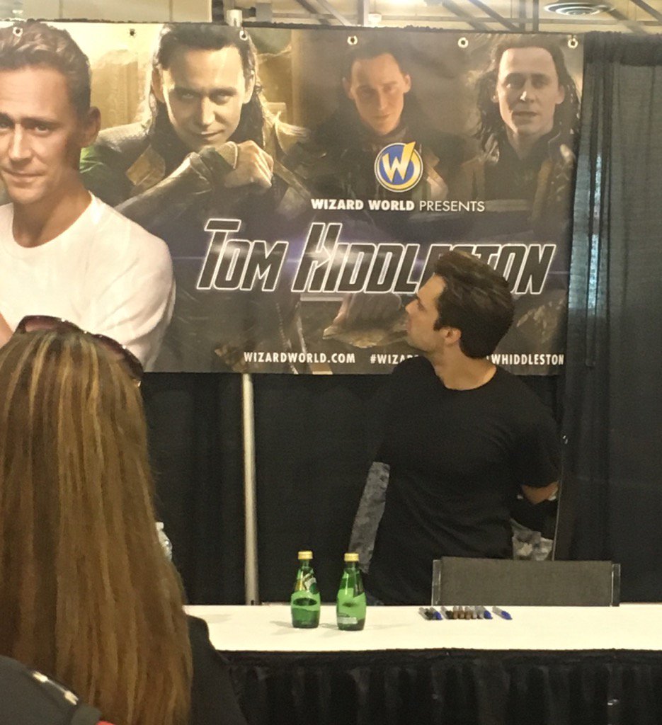 when he accidentally walked into tom hiddleston's booth and then proceeded to draw on his face