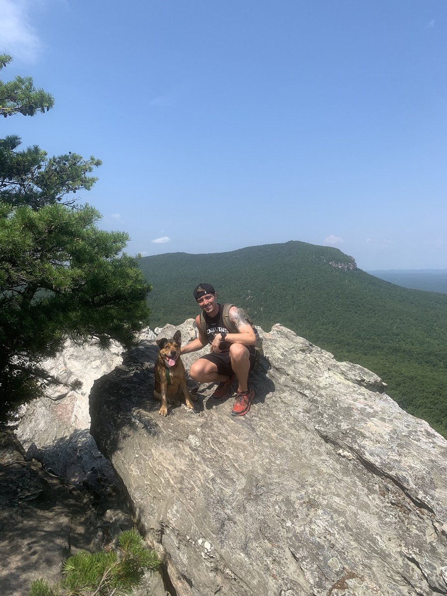 Falvey's tweet photo. #hangingrock #hiking https://t.co/2s4WYtzbDx