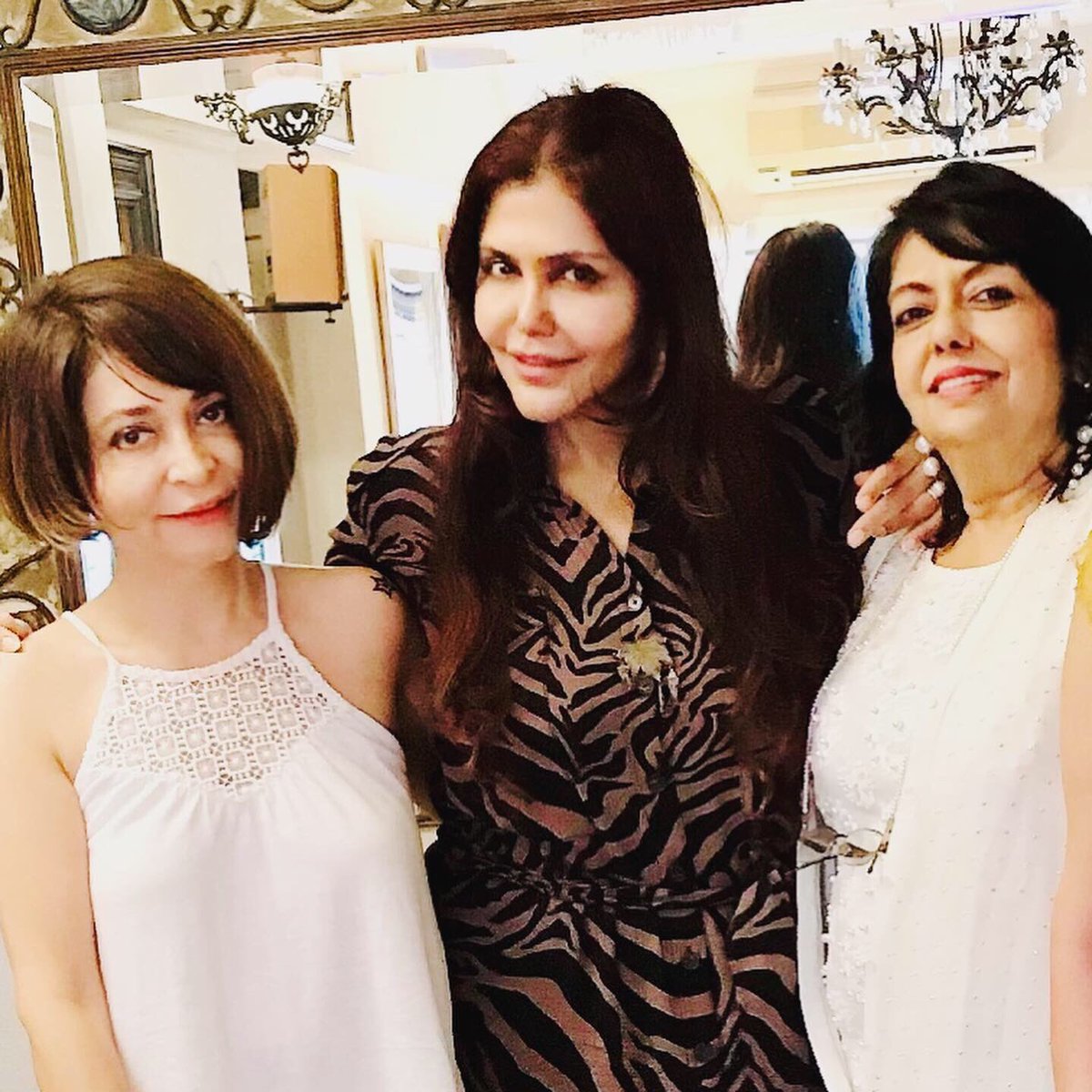 nishjamvwal's tweet photo. beautiful evening of shared stories confidences (zero agendas) in #friendship - where we meet only to drink tea peppered with real moments of vulnerabilities intertwined with humour joiedevivre bravery honesty love of the kind that span lifetimes #foodfactfun #TuesdayMotivation https://t.co/LB1IkOihce