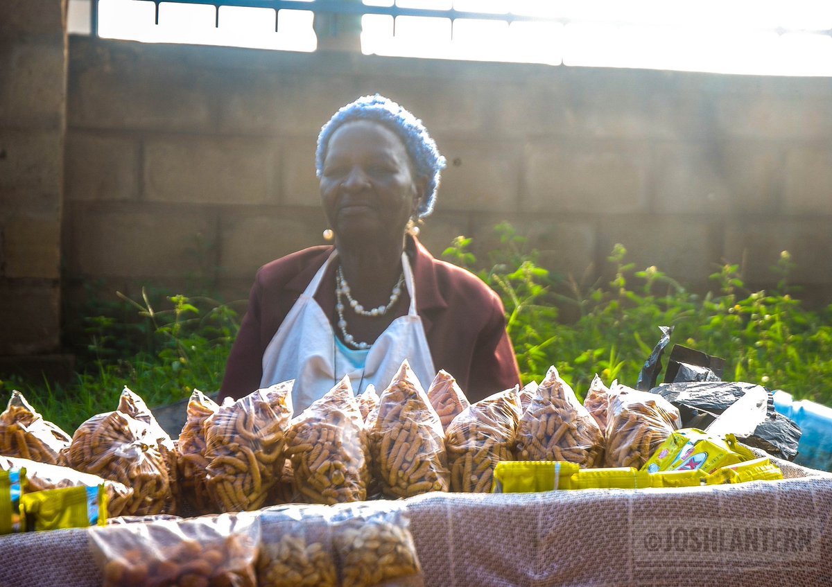 Semagandajoshua's tweet photo. Mary Nampijja a road side seller along Mulago lane offers her views on the National budget the had been read. She aired out her expections but on the other hand she was disappointed on some services that areNolonger reaching the common man.
#EverydayUganda
#Storyteller
#oldage https://t.co/OBecD78Dzz
