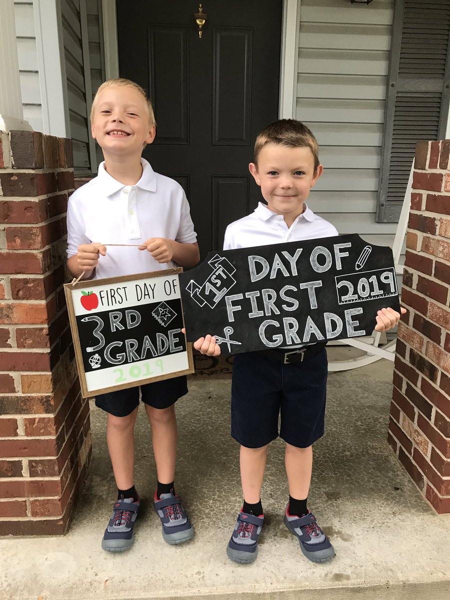 DarrickDDavis's tweet photo. First Day of 1st and 3rd Grade! https://t.co/OnGEXf1rBt