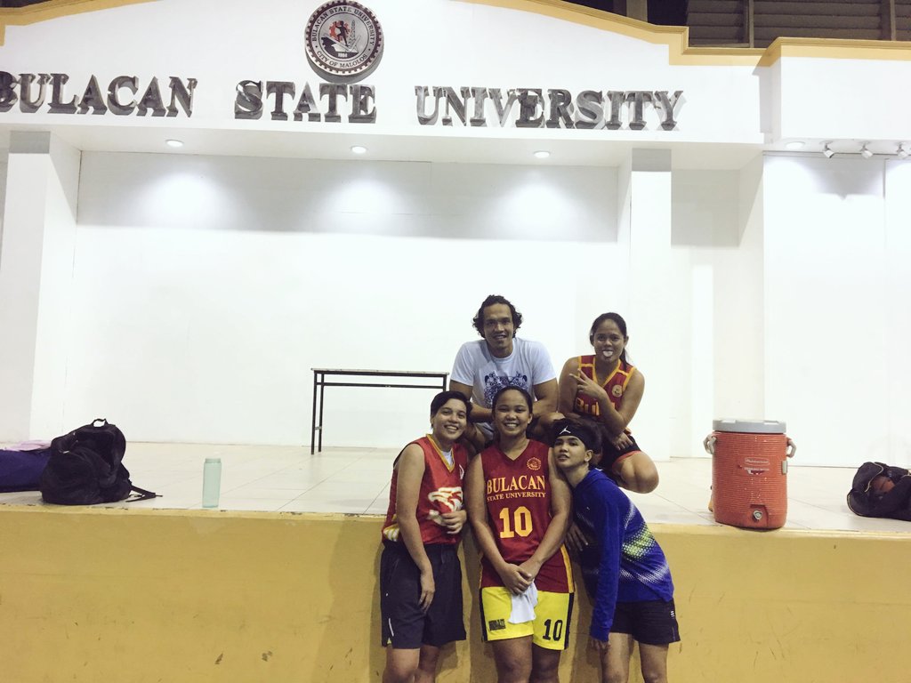mfigueroars's tweet photo. Nakiki freshmen ha ha ha! 🏀 #AthleteLife #Bulsuan #BulsuTanders ⛹️♀️ https://t.co/aTyRJKimDB