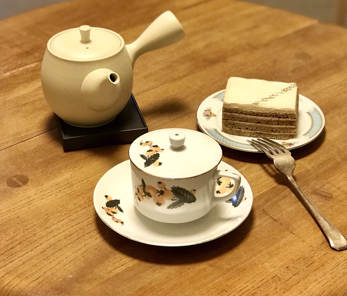れしぴこ V Twitter 夜のお茶の時間 台湾 琅茶 Wolf Teaの梨緻烏龍 御茶請けはトップスの紅茶ケーキ れしぴこ V Twitter 夜のお茶の時間 台湾 琅茶 Wolf Teaの梨緻烏龍 御茶請けはトップスの紅茶ケーキ