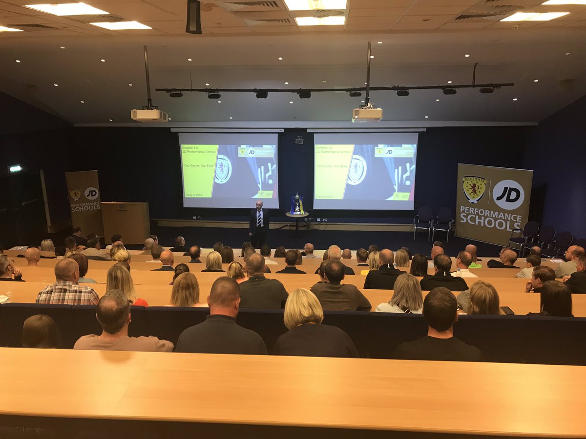 PerformSchools's tweet photo. Performance Manager Brian McLaughlin presenting to parents and club representatives about the programme.#performanceschools #futuretalent https://t.co/sU9K0PDp6u