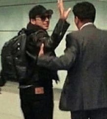 he was at the airport and he met with fans but security told him he had to leave and he didn't care so he had to be pulled away like a kid
