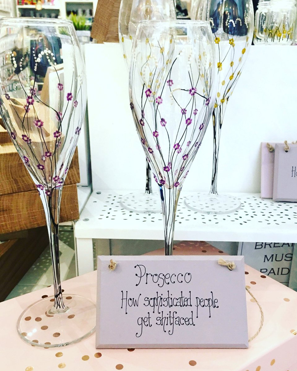 ourhandmadecoll's tweet photo. It's #NationalProseccoDay so get those corks popping!🥂🥂 #ProseccoDay
#proseccooclock #proseccotime #handpaintedglasses #waterbottles #useandreuse #handmadeisbest #womeninbiz #shopsmall #shoplocal #indieretail #leeds #yorkshire #grandarcade #justacard #justsupportsmall #UKCraft https://t.co/NeQYnfJb7o