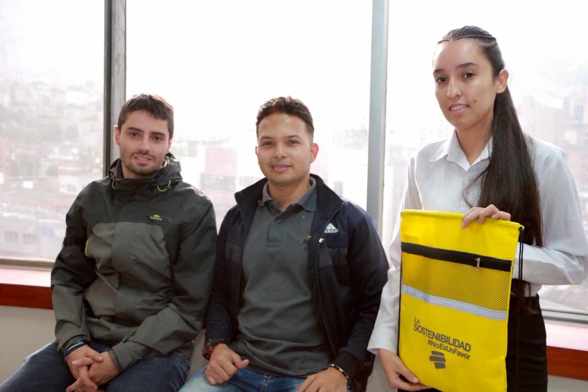 SENA_Antioquia's tweet photo. Y qué es la Apithon @Bancolombia, a la que se le midieron los aprendices @SENAComunica : Un reto en el que 100 jóvenes pensarán en las mejores ideas de negocio, código fuente, experiencia de usuario para crear aplicaciones #SomosCreadoresDigitales https://t.co/NPSrkwUsSn