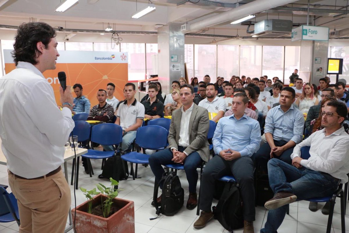 SENA_Antioquia's tweet photo. Y qué es la Apithon @Bancolombia, a la que se le midieron los aprendices @SENAComunica : Un reto en el que 100 jóvenes pensarán en las mejores ideas de negocio, código fuente, experiencia de usuario para crear aplicaciones #SomosCreadoresDigitales https://t.co/NPSrkwUsSn