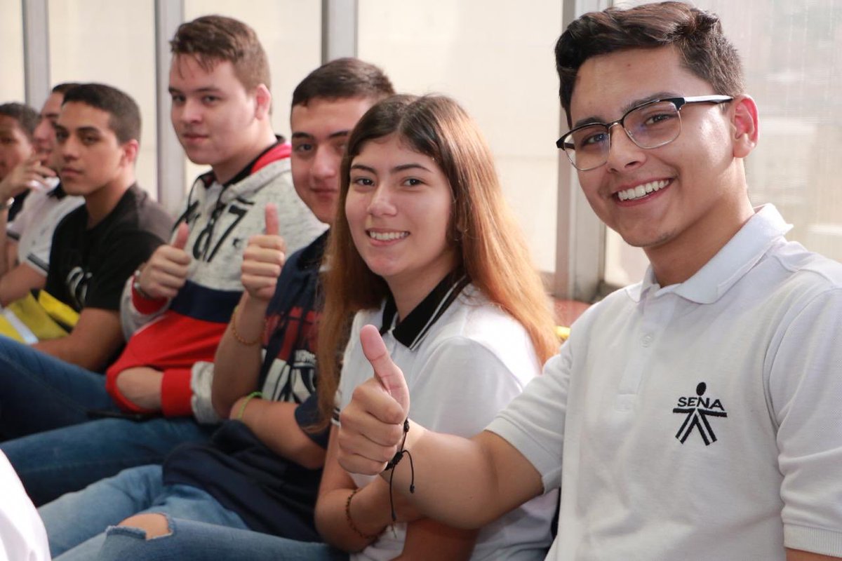 SENA_Antioquia's tweet photo. Y qué es la Apithon @Bancolombia, a la que se le midieron los aprendices @SENAComunica : Un reto en el que 100 jóvenes pensarán en las mejores ideas de negocio, código fuente, experiencia de usuario para crear aplicaciones #SomosCreadoresDigitales https://t.co/NPSrkwUsSn