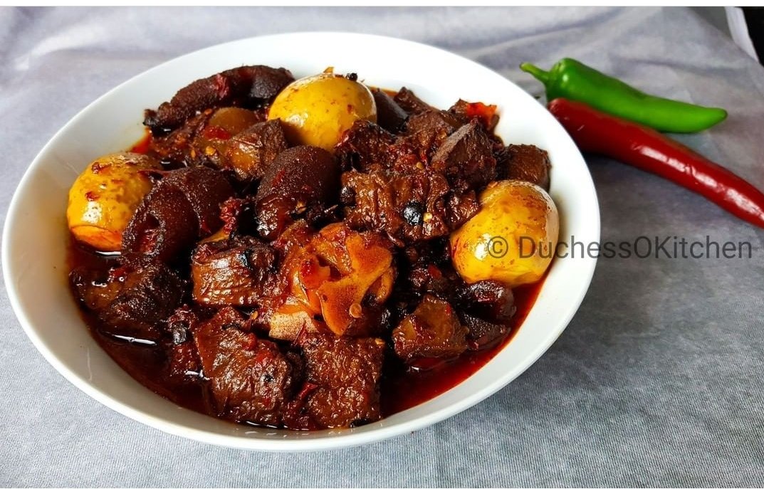 DuchessOKitchen's tweet photo. Smokey and Spicy Ofada Sauce. Video on YouTube #Duchessokitchen https://t.co/9sNcxHEi4l