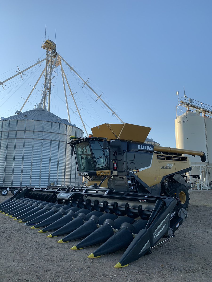 rockormiston2's tweet photo. Whose excited to cut some corn? @mjaeger6 @4720john #sexylexi yes I stole that term and I don’t care https://t.co/YRxanVn3Aq