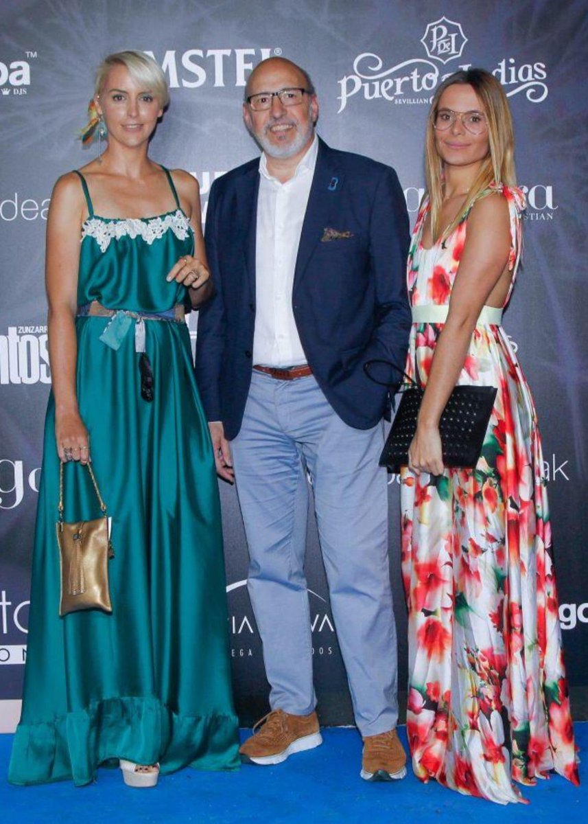 Magnífica noche, excelente compañía... 

Enamorada de mi look, un vestido de esos que tienes en el armario esperando sacarlo a bailar.

Diseñadora argentina Malas Compañias.

Y la Smartbag de @boxsansebastian 

Gracias por la foto:
@diariovasco