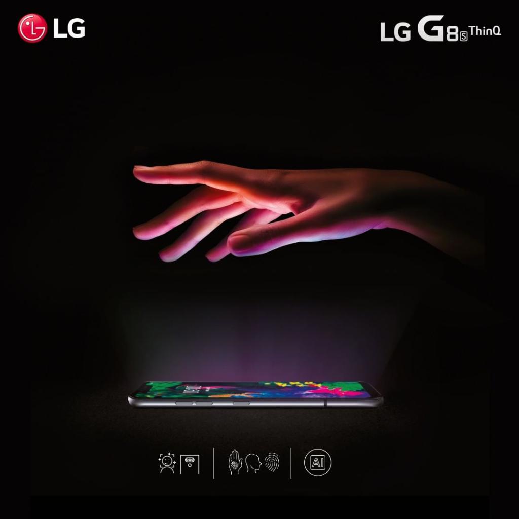LGTurkiye's tweet photo. LG G8SThinQ'nun #HandID özelliği sayesinde artık parmak izine ihtiyacınız olmadan yani telefonunuza sadece avuç içinizi göstererek gelen aramaları cevaplayabilirsiniz ;) Detaylı bilgi için; https://t.co/CnMCYVN0UC https://t.co/LGX93xLPtJ