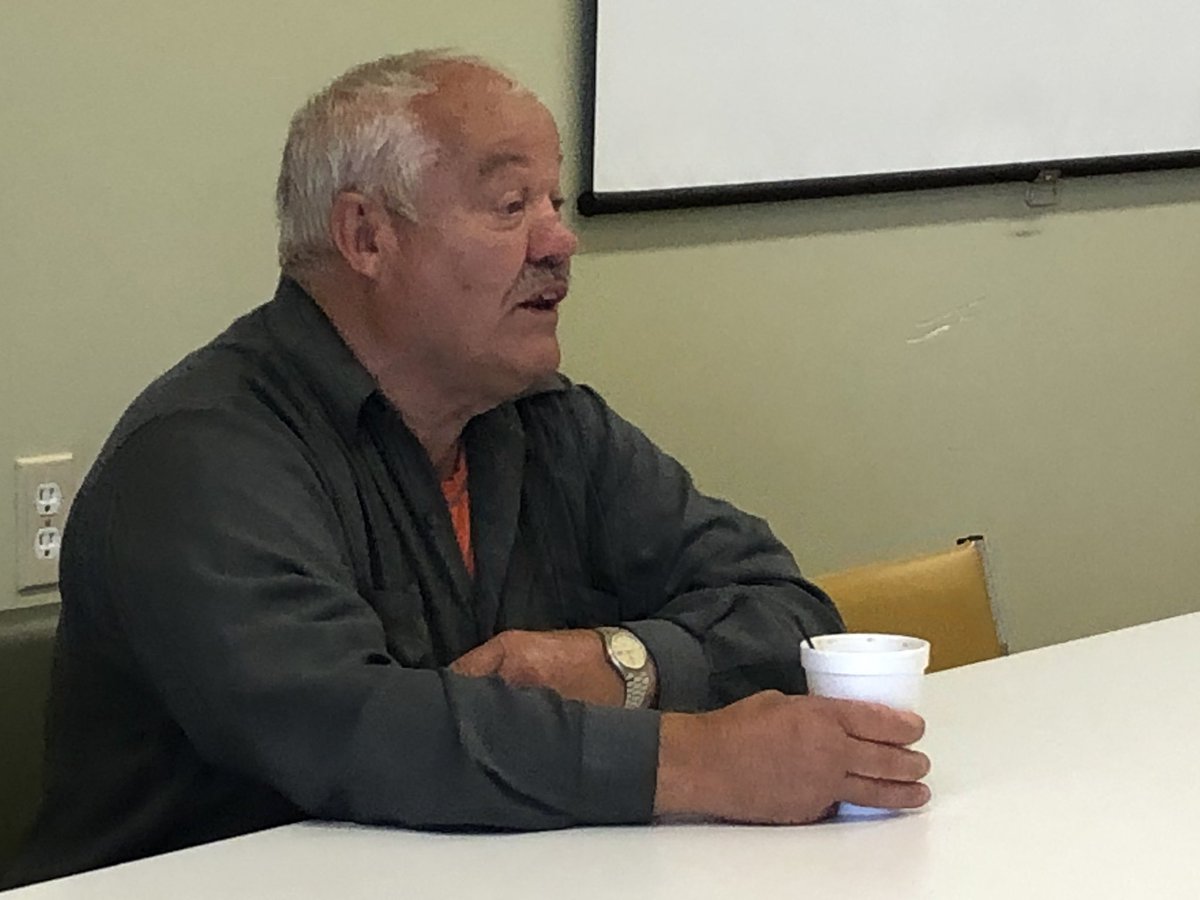 BouchardClaude's tweet photo. Une vingtaine de citoyens sont rassemblés dans la salle municipale de Saint-Augustin au Lac-Saint-Jean pour discuter de leur mécontentement contre des travaux d’égouts et d’aqueduc en cours. #rcsag https://t.co/tDzUw3VmfA