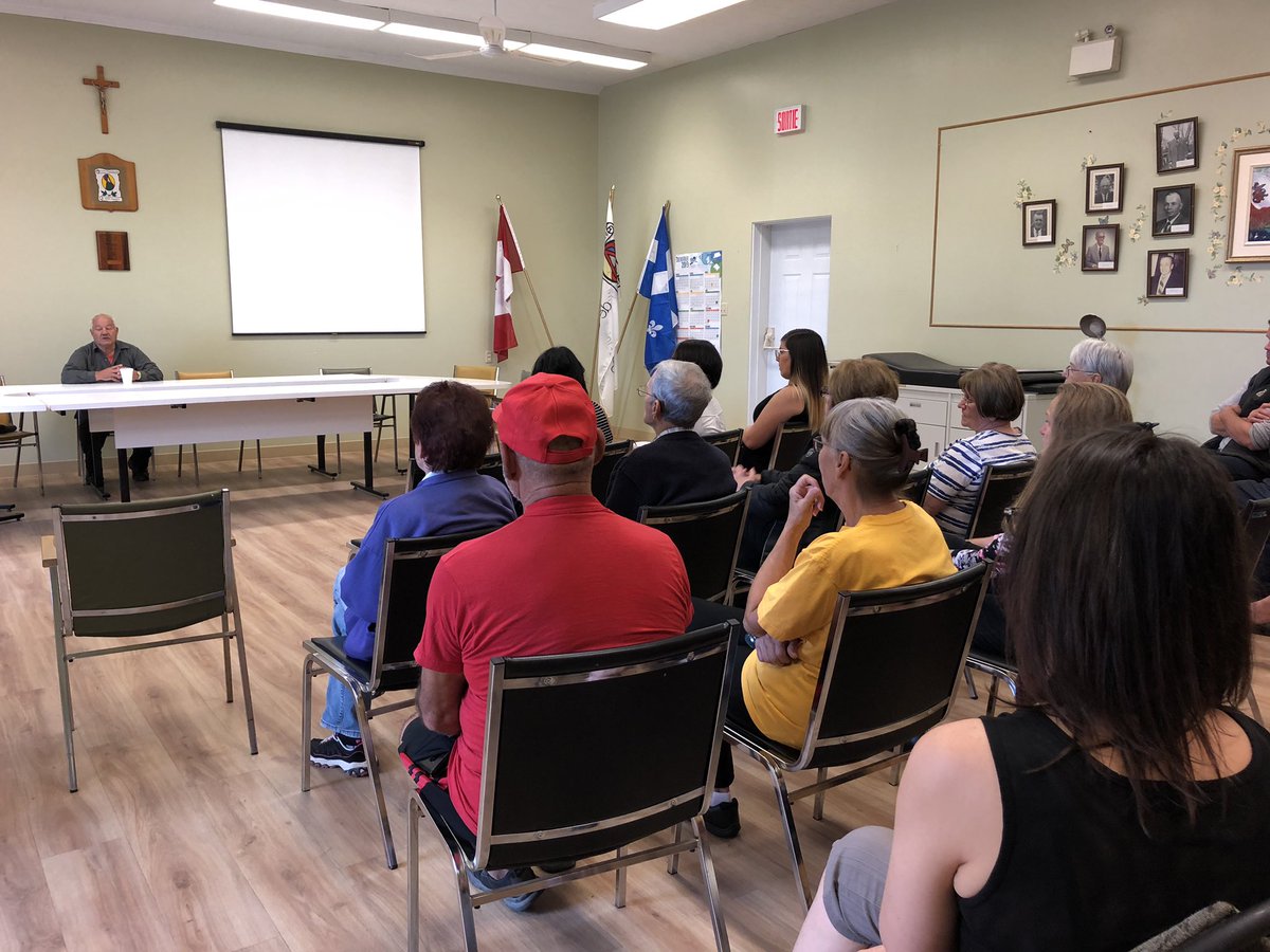 BouchardClaude's tweet photo. Une vingtaine de citoyens sont rassemblés dans la salle municipale de Saint-Augustin au Lac-Saint-Jean pour discuter de leur mécontentement contre des travaux d’égouts et d’aqueduc en cours. #rcsag https://t.co/tDzUw3VmfA