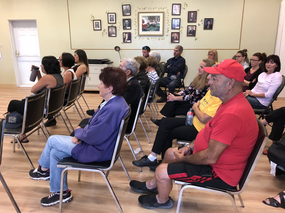 BouchardClaude's tweet photo. Une vingtaine de citoyens sont rassemblés dans la salle municipale de Saint-Augustin au Lac-Saint-Jean pour discuter de leur mécontentement contre des travaux d’égouts et d’aqueduc en cours. #rcsag https://t.co/tDzUw3VmfA