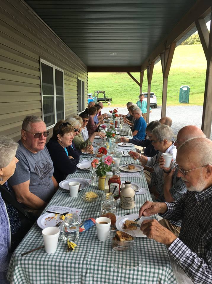 DestGettysburg's tweet photo. Celebrate #PAProduceMonth in the #Gettysburg area at @OylersOrganic's #summer #harvest #dinner this Saturday on the #farm! Details here: https://t.co/4Ii6b6Ad2l. https://t.co/gLqgRogOH9