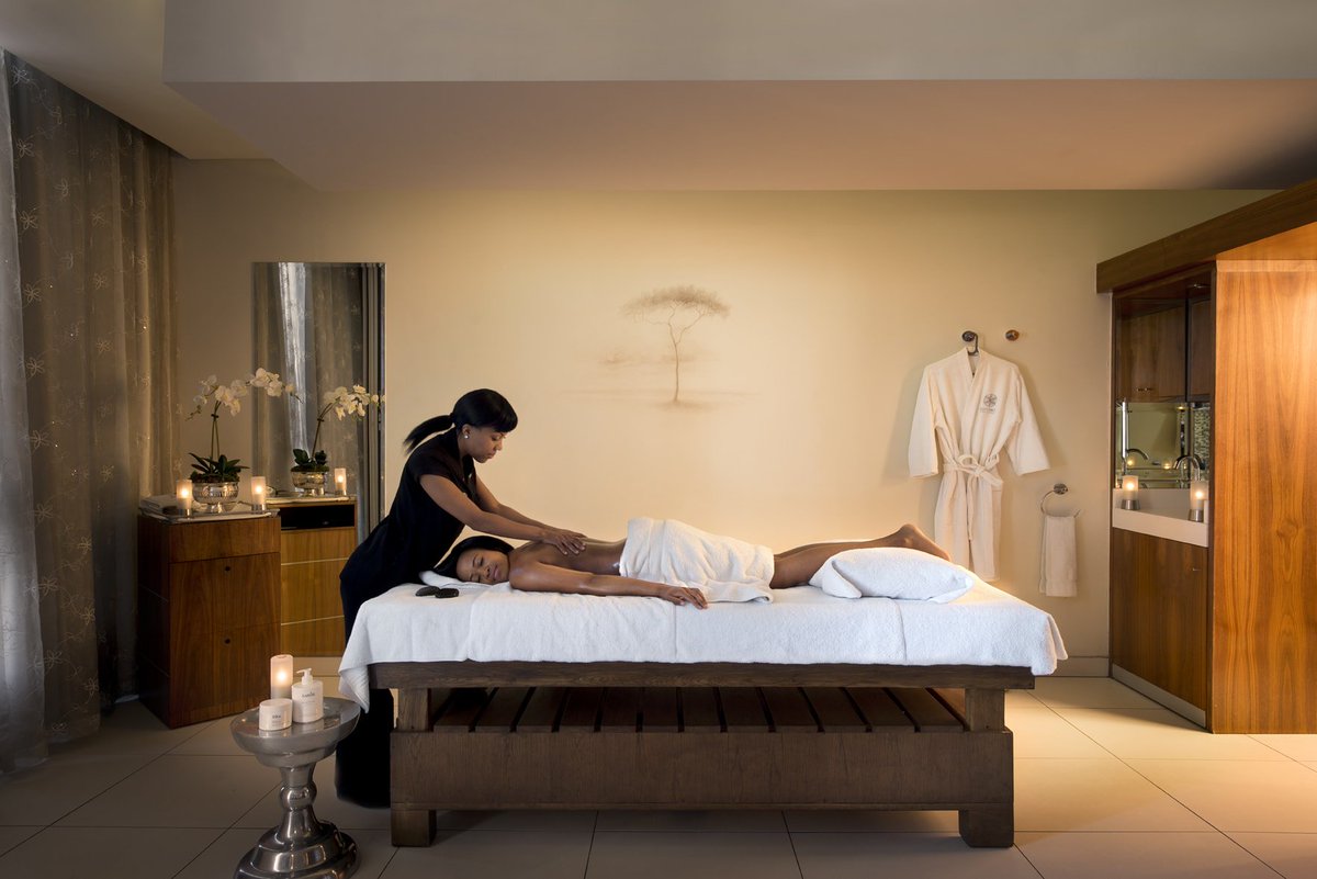 LegacyBalance's tweet photo. Retreat to a tranquil oasis in the heart of the city at DAVINCI's Legacy Balance Spa and let your worries melt away... Pamper yourself for two hours with a Swedish massage, facial, pedi and lunch for only R950 per person 💫 📨 ds-info1@davincispa.co.za 📞 011 292 7200 https://t.co/2Gqx267t80