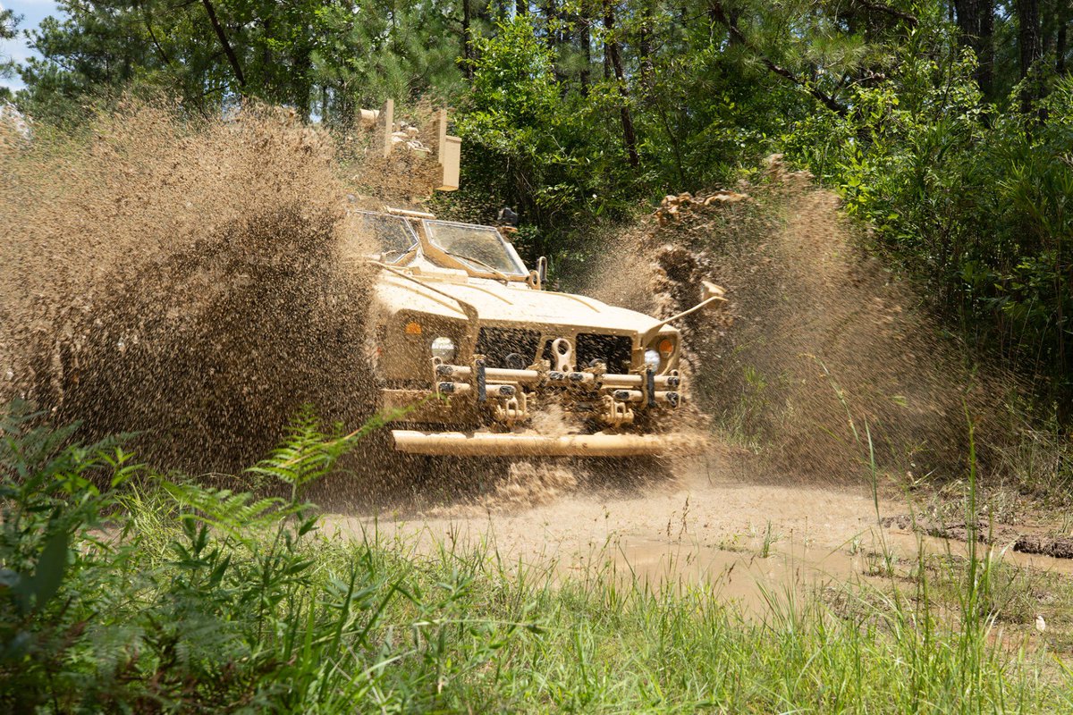 USASOCNews's tweet photo. @3rdSFG getting down and dirty for #TacticoolTuesday. #USASOC https://t.co/vKNCb1EAxe