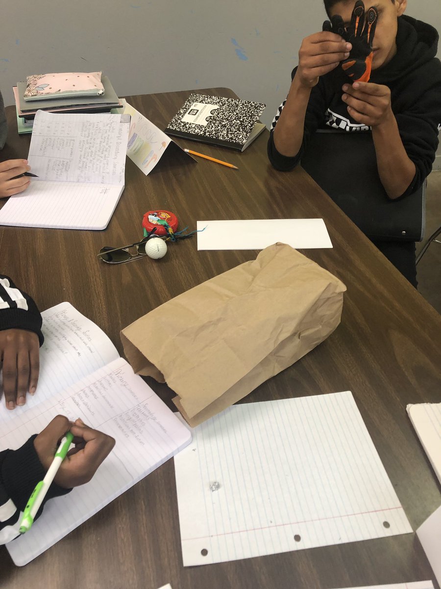 AmyWells950's tweet photo. Artifacts bags. Using thinking skills. #thinkinglikeangistorian #TheErwinWay #Whateverittakea https://t.co/2pTI9hbLIy