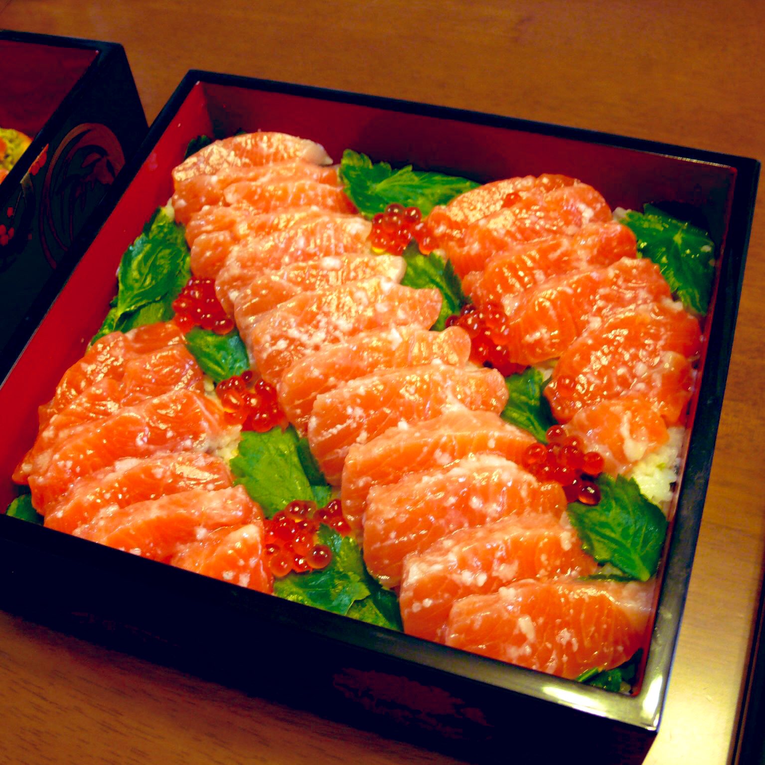 つくりおき食堂まりえ もう 普通のお刺身には戻れないほどおすすめ 刺身用サーモンは8ミリの厚さに切り皿にのせ塩麹を両面にぬりラップをかぶせ冷蔵庫で一晩おく 翌日には塩麹のパワーで旨味が最大 つくりおき食堂まりえ もう 普通のお刺身には戻れないほどおすすめ 刺身用サーモンは8ミリの厚さに切り皿にのせ塩麹を両面にぬりラップをかぶせ冷蔵庫で一晩おく 翌日には塩麹のパワーで旨味が最大