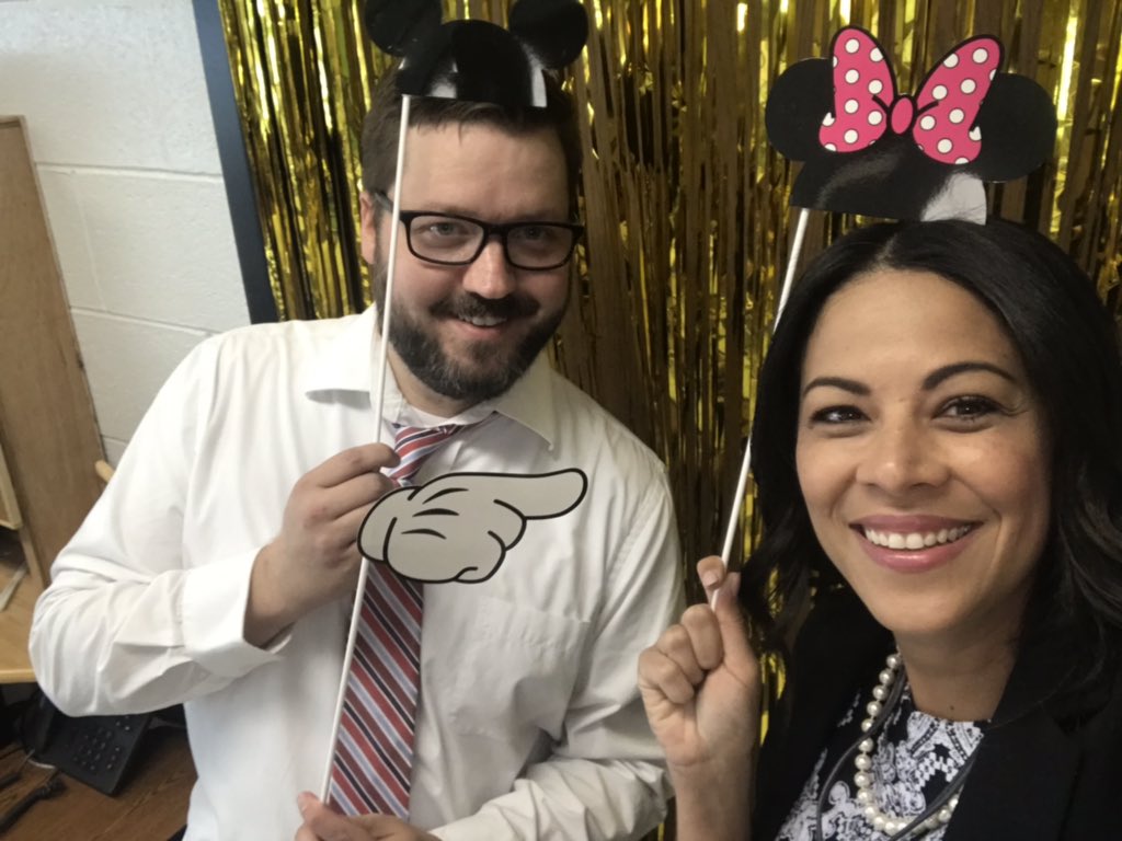 TheColon_s's tweet photo. Excited to support @DKennedyMagic at the @PWCSNews Classified conference! #leadwithmagic #ThemagicOfService https://t.co/fuXzvPc8Gd