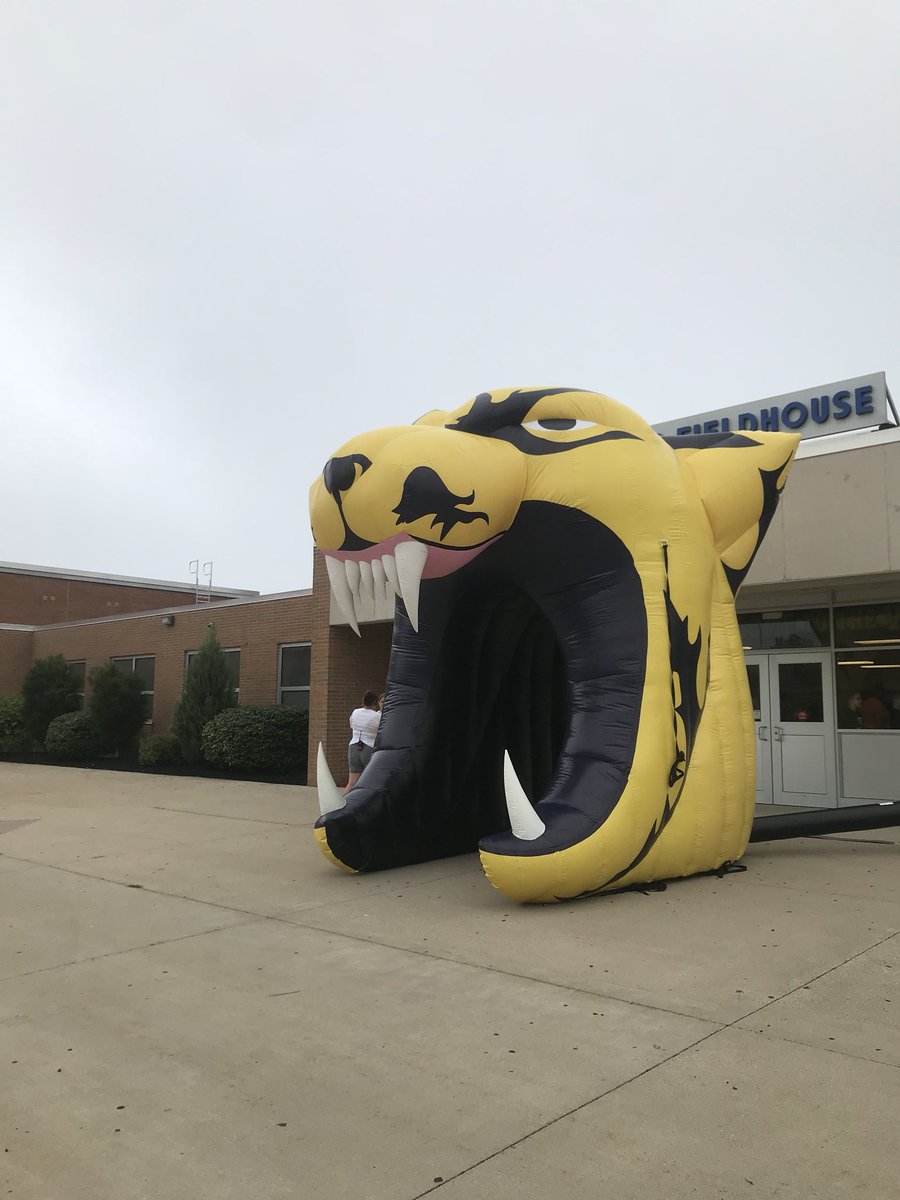 WLS4Kids's tweet photo. #FroshFest is underway at @Whitmer_HS Its always exciting to welcome our new students into the building. https://t.co/BN7eKK92FR