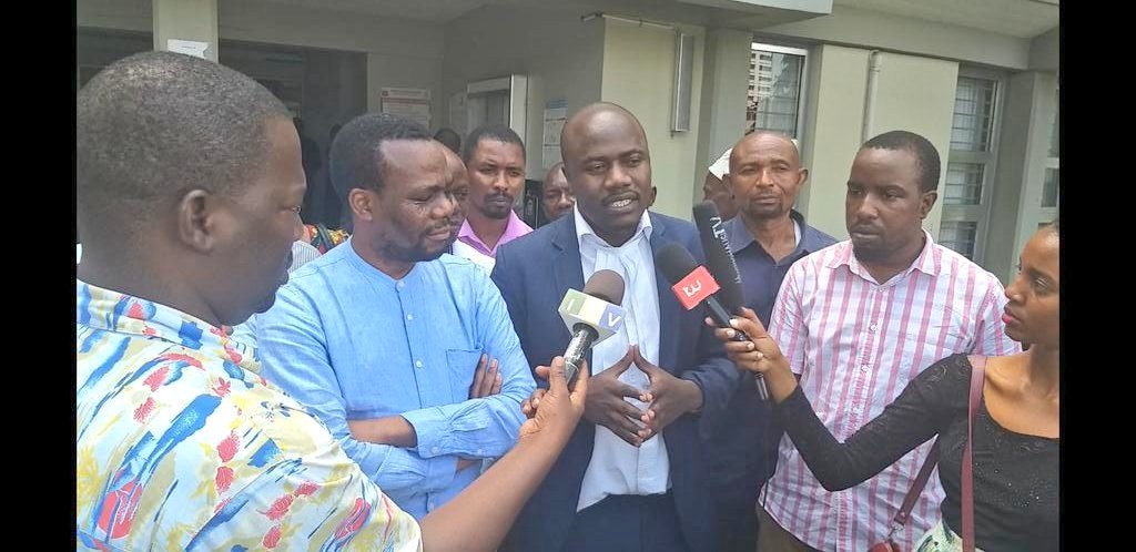 wazalendotv's tweet photo. Kesi ya 'uchochezi' inayomkabili Kiongozi wa Chama cha ACT Wazalendo Ndugu Zitto Kabwe katika Mahakama ya Hakimu Mkazi Kisutu itaendelea kusikilizwa kesho tarehe 14 Agosti 2019 kuanzia saa 2.30 asbh ambapo jumla ya mashahidi 6 wa Jamhuri wanatarajiwa kutoa ushahidi. https://t.co/lv1euIMO3S