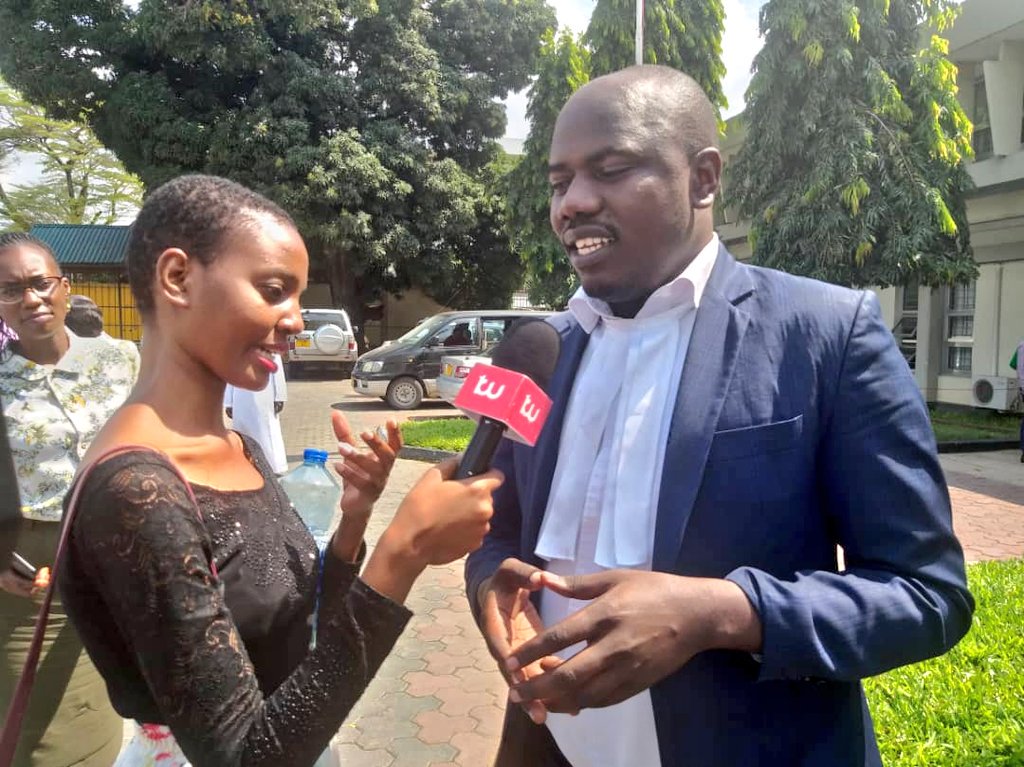 wazalendotv's tweet photo. Kesi ya 'uchochezi' inayomkabili Kiongozi wa Chama cha ACT Wazalendo Ndugu Zitto Kabwe katika Mahakama ya Hakimu Mkazi Kisutu itaendelea kusikilizwa kesho tarehe 14 Agosti 2019 kuanzia saa 2.30 asbh ambapo jumla ya mashahidi 6 wa Jamhuri wanatarajiwa kutoa ushahidi. https://t.co/lv1euIMO3S