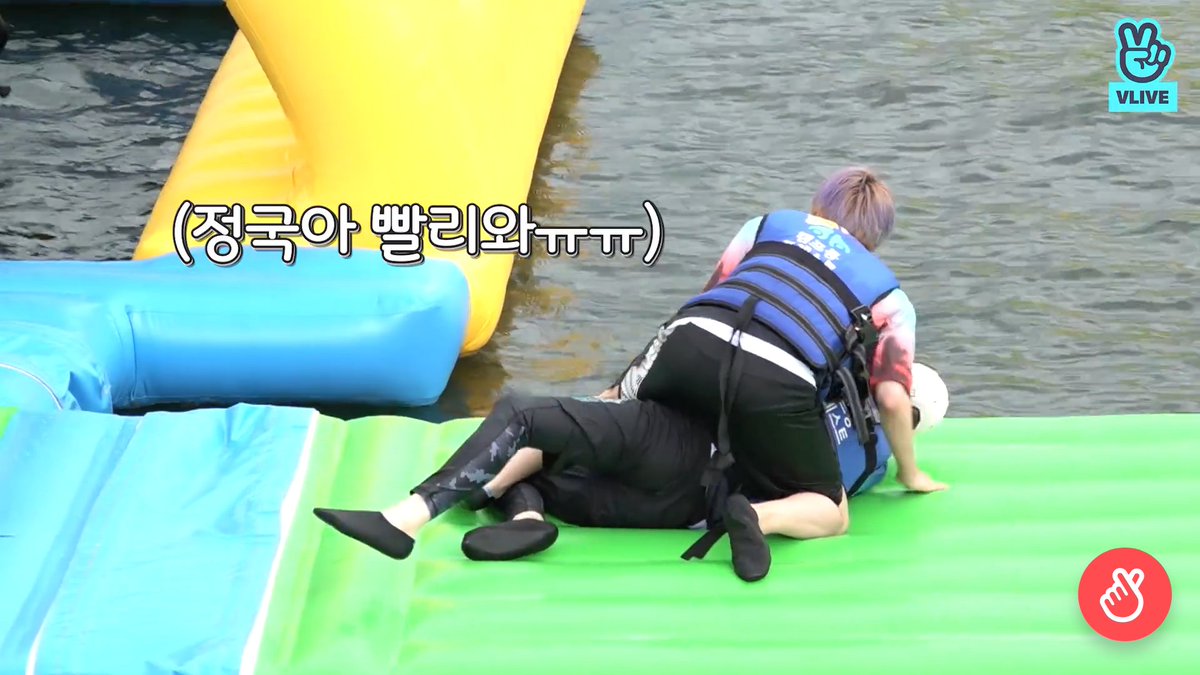 __agusha__di__'s tweet photo. #runbtsep84 #BTSrestWell

выводы:

• ДЖИН НАГНУЛ И ПРИЖАЛ ЮНГИ 

• ВИГУКИ УПАЛИ В ОБНИМКУ В ВОДУ

• ГРУПОВУШКА РАЗ

• ГРУПОВУШКА ДВА, УЖЕ БЕЗ ЧИМИНА, ВСЕ НАГИБАЮТ ДРУГ ДРУГА , А ЧИМ НЕ МОЖЕТ ВЫЛЕЗТИ ИЗ ВОДЫ 😂

Я - https://t.co/3w9U01rCzK