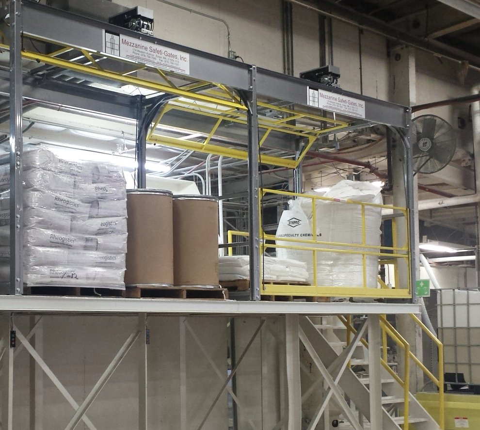 MezzGate's tweet photo. It's OSHA's Safe + Sound Week...a great time to look up in your facility to ensure pallet drop areas are safe for employees. #fallprotection #OSHASafeandSoundWeek #industrialsafety #materialhandling https://t.co/DSSwCtfRLk