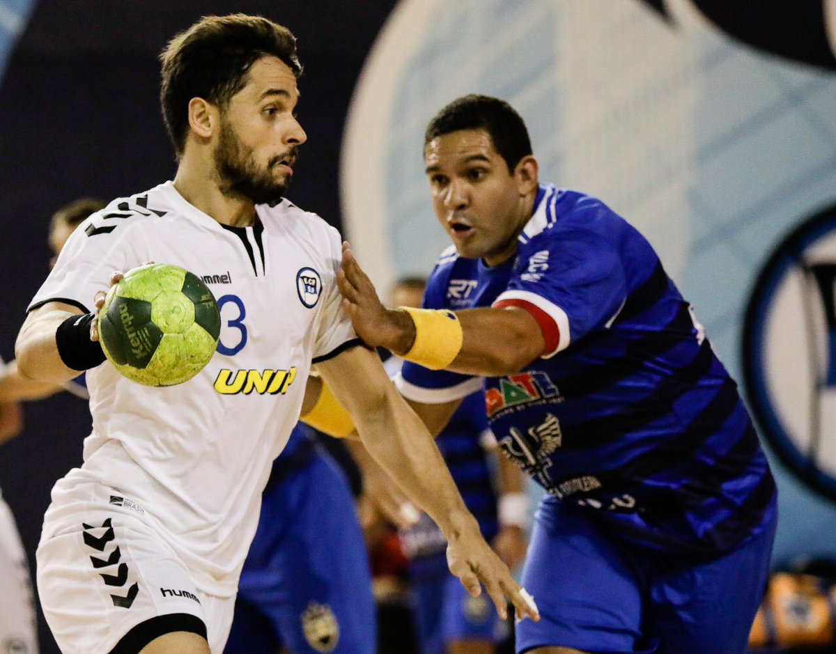 Semana importante, semana de CLÁSSICO! No sábado iremos até o interior para enfrentar a equipe do @handeboltaubate em jogo válido pelo segundo turno do #superpaulistão2019 ! Semana longa para nos prepararmos para esse grande desafio! VAMOS 🤾‍♂️🔵⚫️

#Handball #Handebol #hummelsport