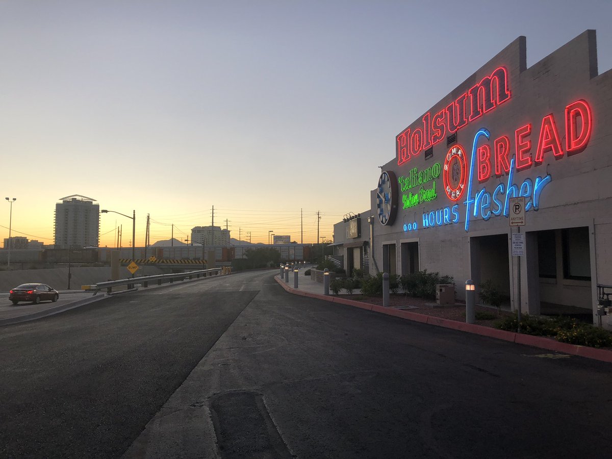 ChadGravesMedia's tweet photo. Good Morning #LasVegas Valley, Courtesy of #Holsum Design Center, @CityOfLasVegas, the #Sun, & the #Sky! @8NewsNow #8NN https://t.co/noz1w9evL1