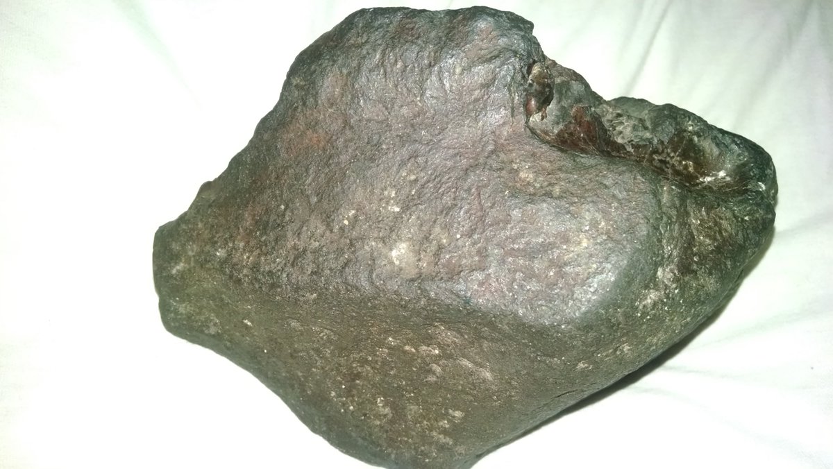DuncanJesi's tweet photo. I need to know what I should do ? I believe I found a meteorite but I still am not sure if it is one? It magnet sticks to it , I cut a piece of the rock off and polished it smooth and its amazing ,If this rock is a meteorite I would like to sell it https://t.co/eZXZIjwJAJ