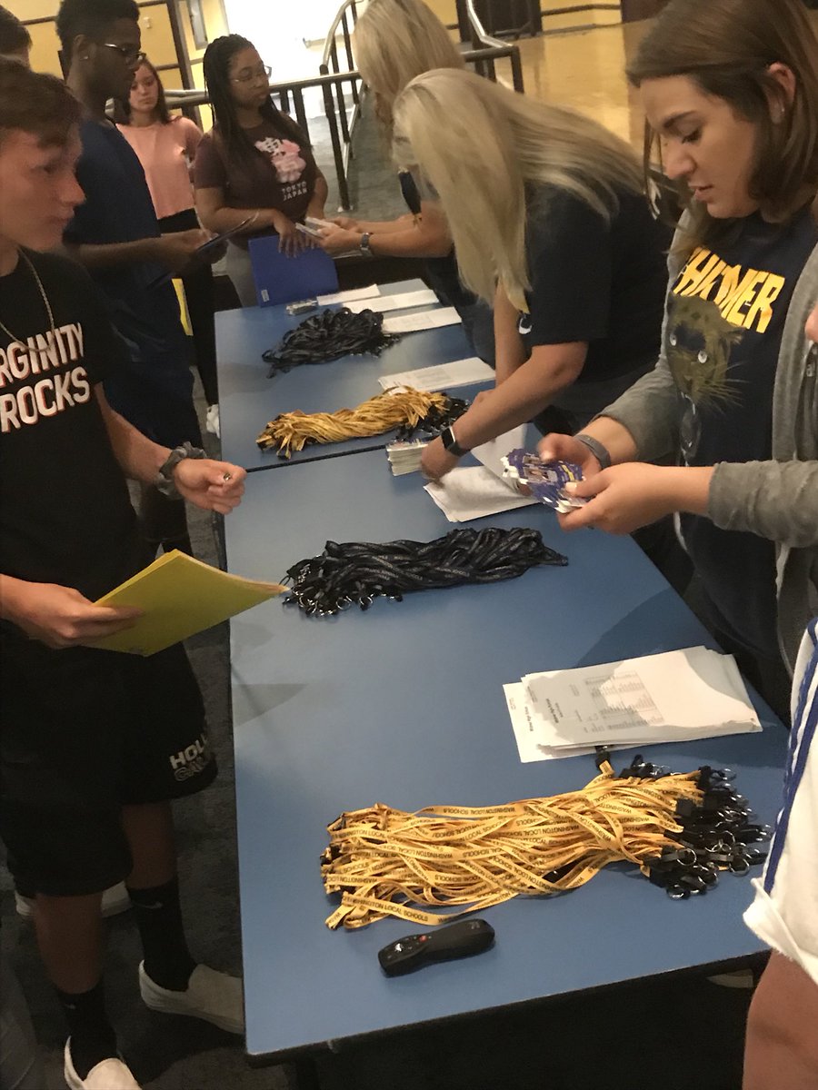 WLS4Kids's tweet photo. Meeting their counselors, getting their IDs and schedules at #FroshFest @Whitmer_HS https://t.co/K2Pd1CvQxl