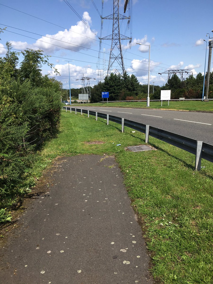 ianodonnell's tweet image. This is why cycling on #cyclepaths is such a pain in UK ! Literally in this case as I first of all got scraped by gorse then it just ended leaving me to hoike my bike over a barrier onto a major roundabout. Come on @SolihullCouncil you can do better, one to look at @ShanazeReade