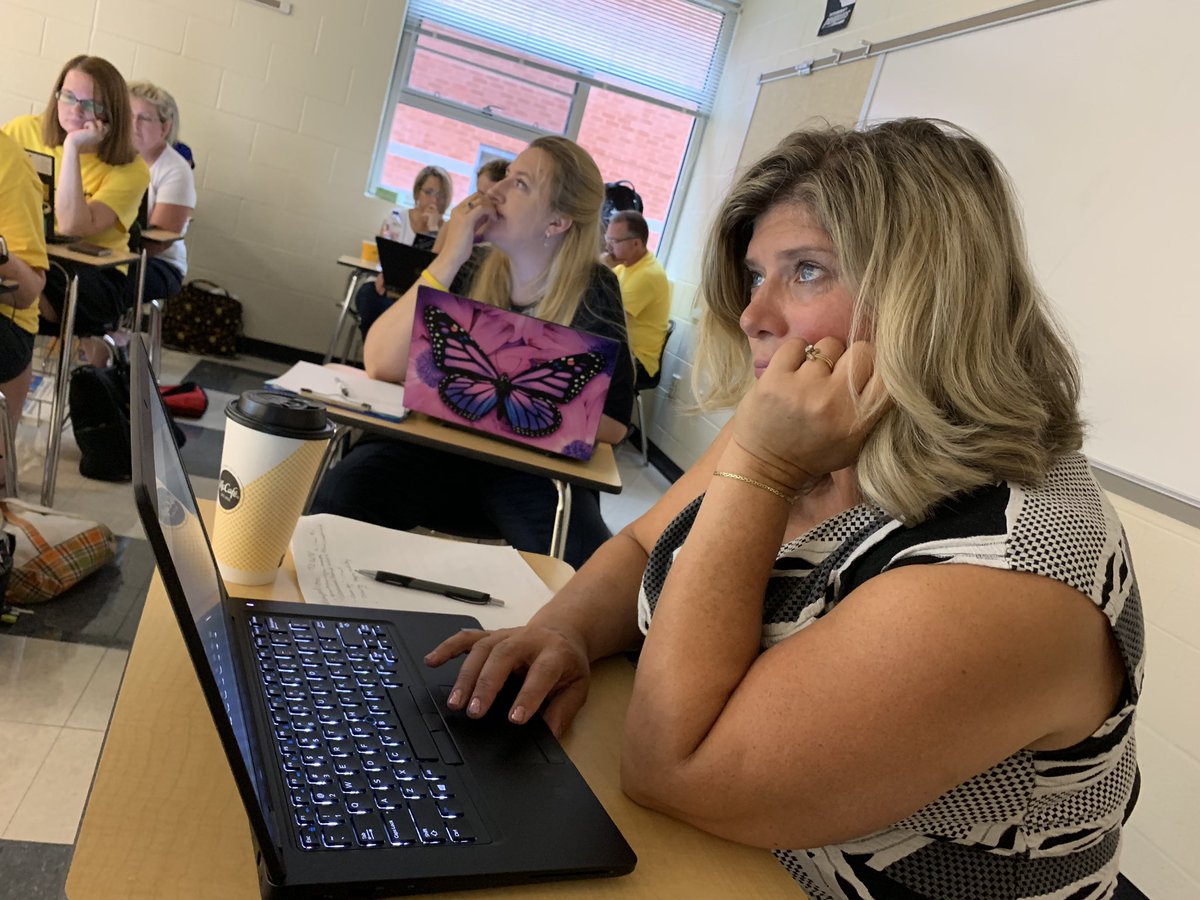 BidoliMiss's tweet photo. #RLEdTech19 learning all about Nearpod! https://t.co/0hzlY5YUkA